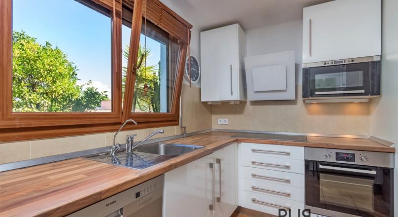 Mediterranean. In the very best sense. Terrace house. Santa Ponsa. Well maintained. Exclusive facility.