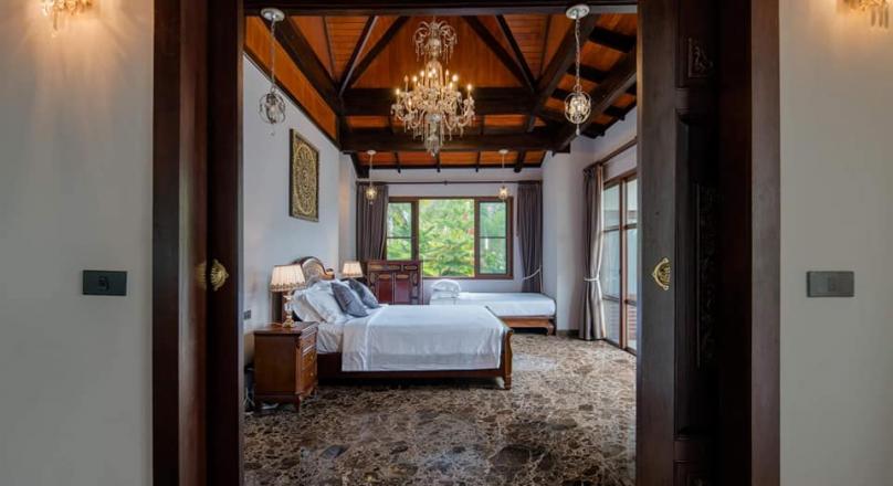 THIS IS THE MOST AMAZING AND PROBABLY THE MOST EXTREMELY LUXURIOUS VILLA
