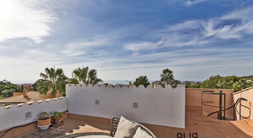 Penthouse - Apartment. Sea views. SW orientation.