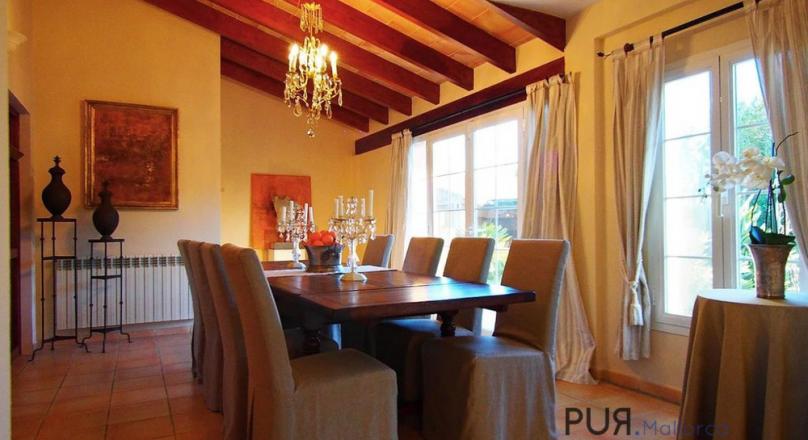 Finca with guest house. Holiday rental license. And really crazy.