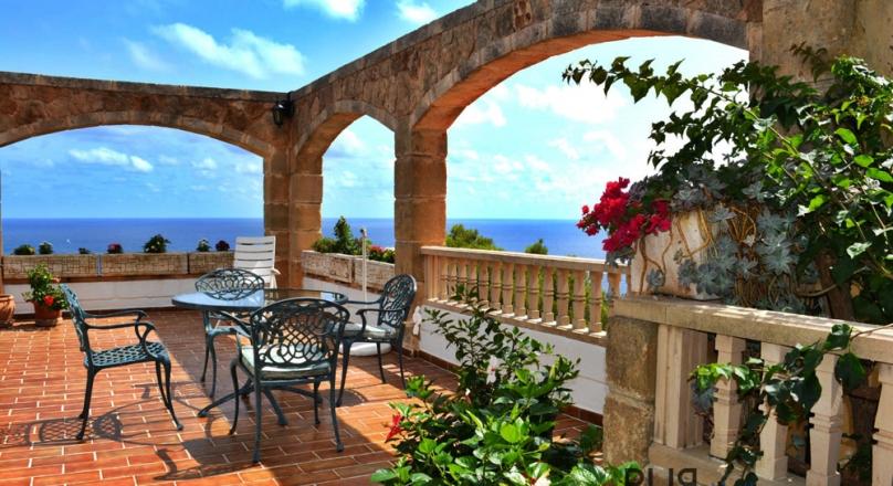 Villa with fountain high above the bay of Canyamel.