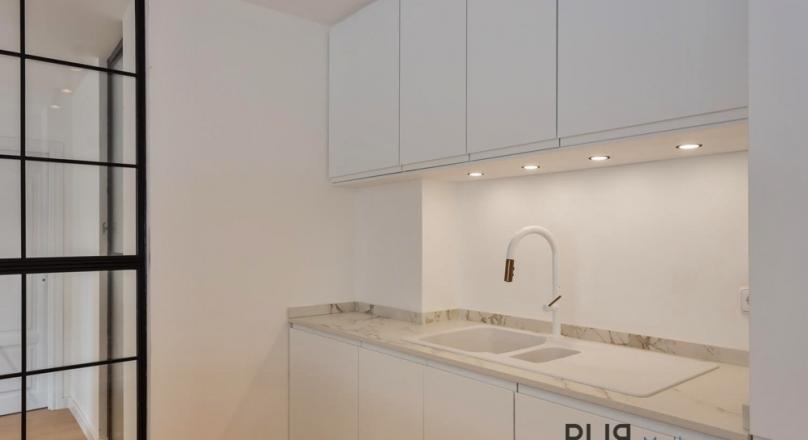 Fancy. Newly renovated. And right in the middle. Not just there. In Santa Catalina.