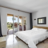 Big apartment. Very well maintained facility. And for dinner on foot to Port Adriano.