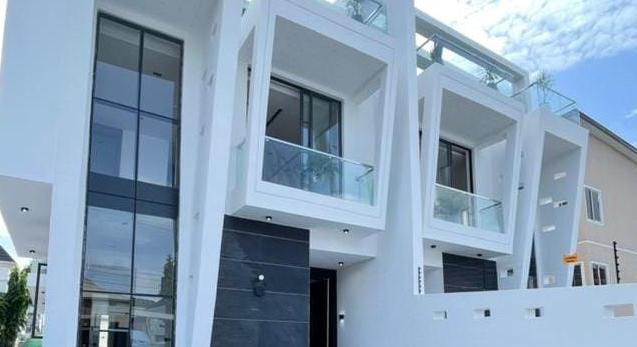 ASTONISHING PROPERLY CARVED 5 BED SEMI-DETACHED DUPLEX WITH CINEMA