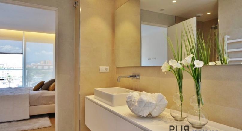 Portixol. Big apartment. Completely renovated. Directly at the sea. Right on the beach.