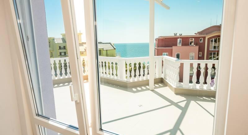 2 BEDROOM APARTMENT ON THE BLACK SEA COAST