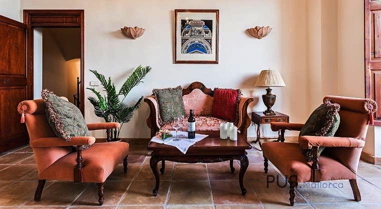 5-star country hotel, 21 rooms / suites, large SPA with indoor pool. 20 minutes to Palma! 