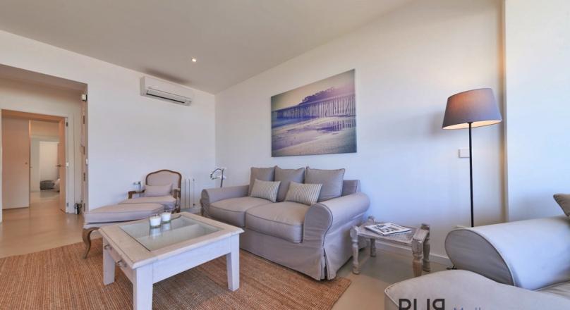 On the edge of Santa Catalina. Top Renovated. Includes furniture and designer kitchen. And with a look.