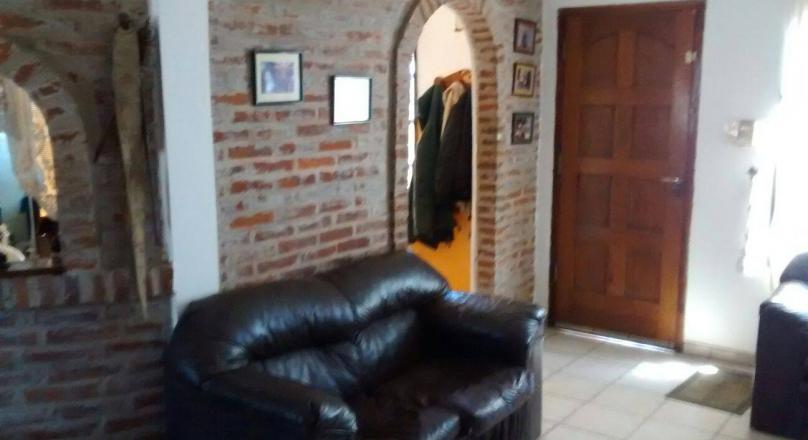 Vendo Casa con pileta a metros de Av. Victorica 