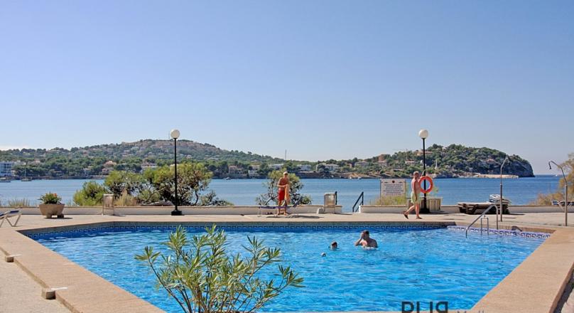 Santa Ponsa. Right on the sea. Pedestrian to the beach.