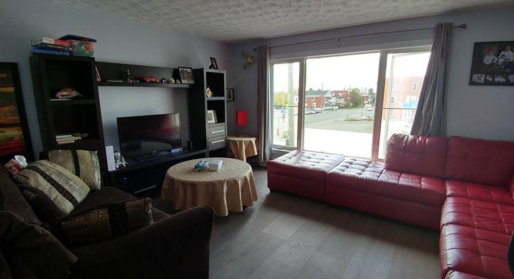 Large and quiet 4½ newly renovated free immediately