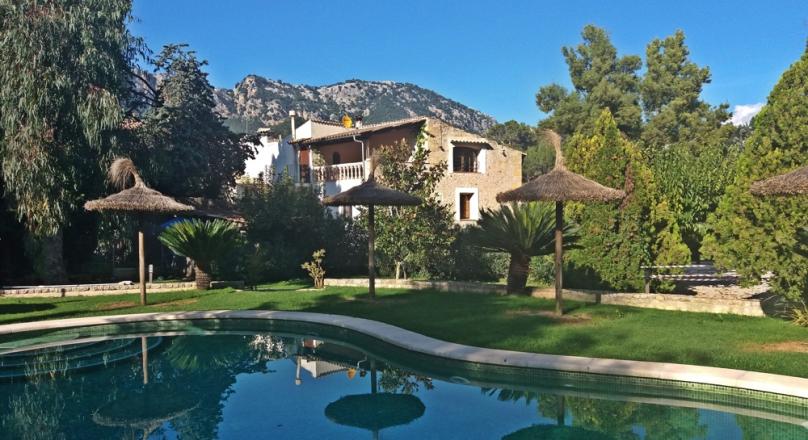 Near Alaro. Country hotel with very good going restaurant. On the planned new Way of St. James