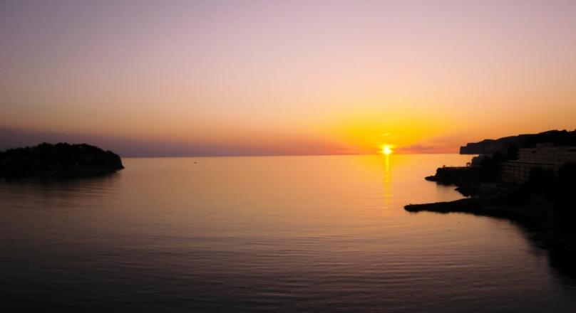 Santa Ponsa. Right on the sea. Pedestrian to the beach.