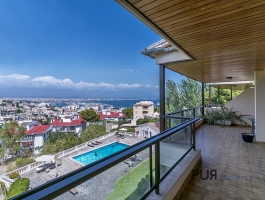 Buena Nova. A postcard ? No. A postcard look. A penthouse.