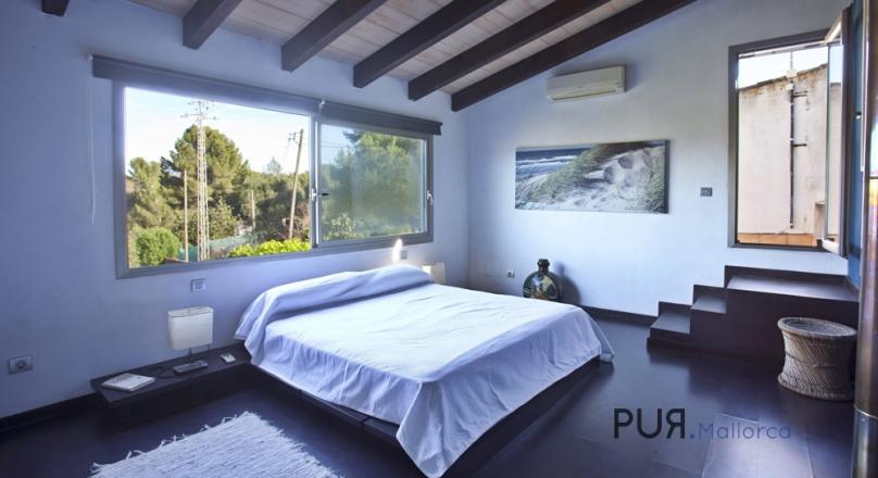 Pollenca. Finca. Nestled in an environment of sea and forests. Holiday rental license.