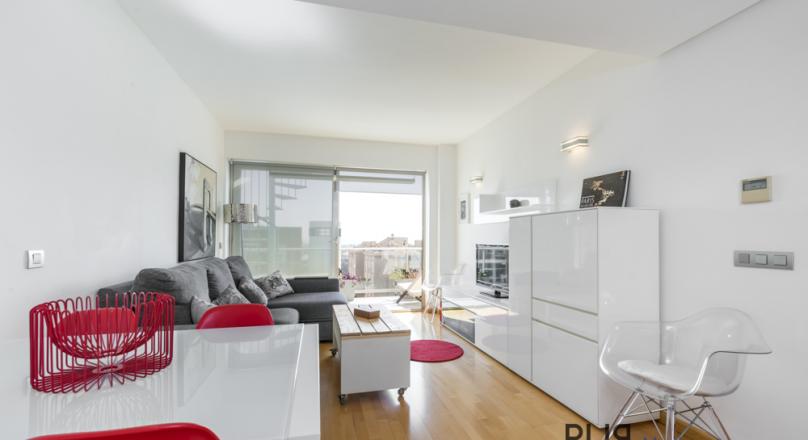 Townhome. View over the city. Penthouse. Above Son Espanyolet. Small but nice.