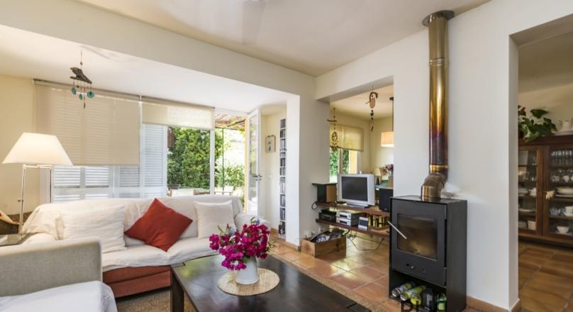 Very rare. El Terreno. Villa. Pool. Lots of sea view from the attic.