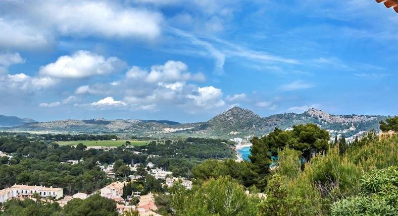 Villa in the northeast. Canyamel. With a lot of space. And small price.