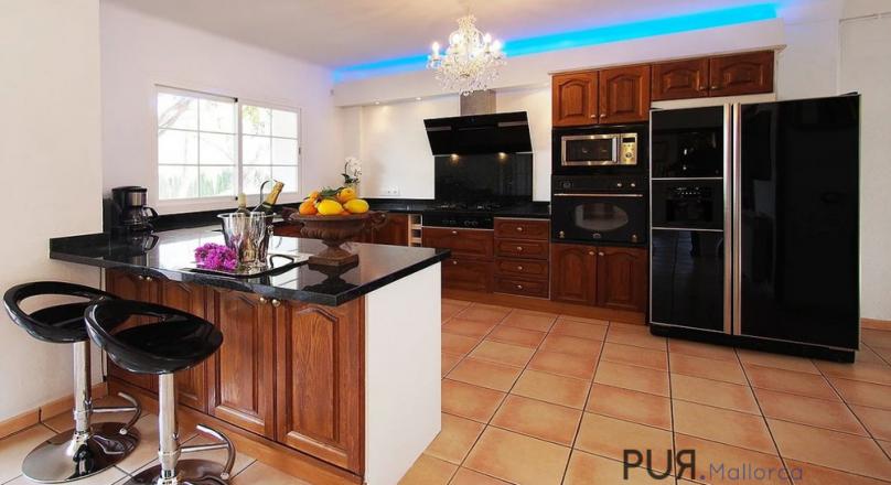 Finca with guest house. Holiday rental license. And really crazy.