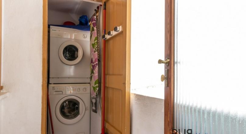 Santa Catalina. 3 floors. Renovated inside. Living in the middle of the hip district. With sea view.