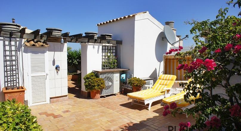 Large penthouse. Large terrace. Little price.