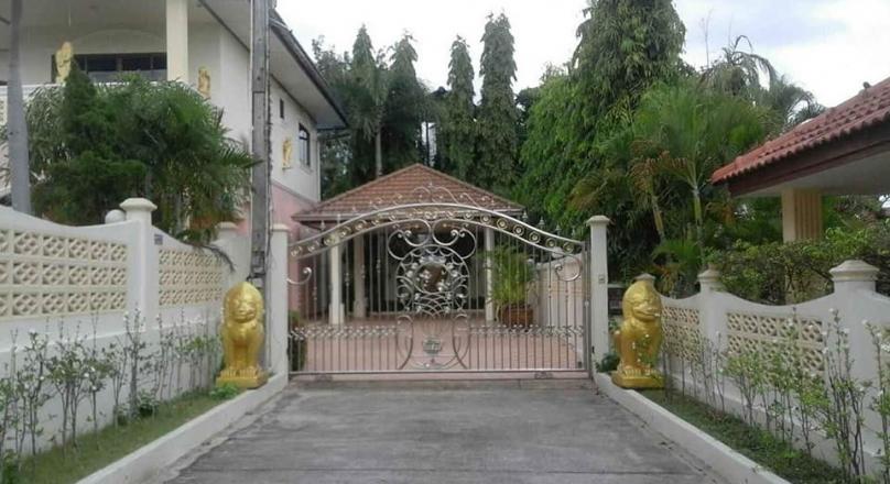 Two storey house for sale in Pattaya.