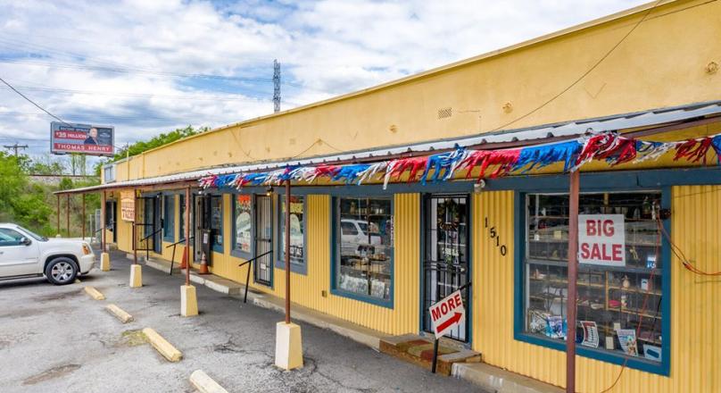 New special price! Large house in the center of Priseltsi, with garden and sea view 