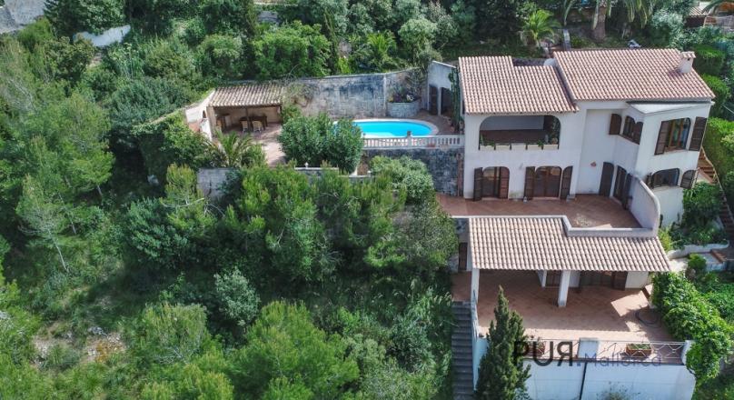 Villa in the northeast. Canyamel. With a lot of space. And small price.