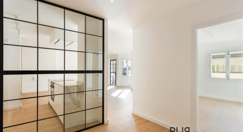 Fancy. Newly renovated. And right in the middle. Not just there. In Santa Catalina.