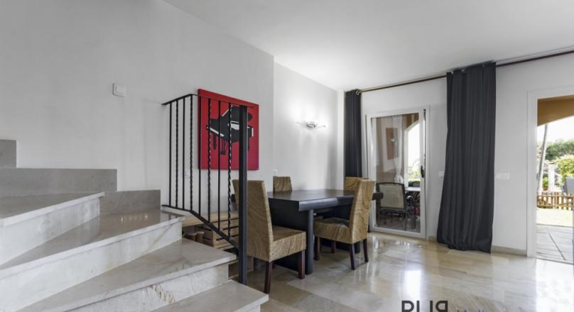 Big apartment. Very well maintained facility. And for dinner on foot to Port Adriano.