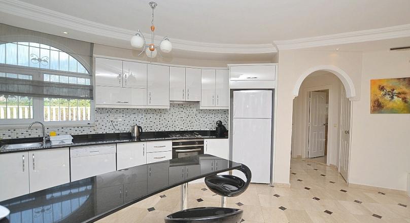 5 BEDROOMS FURNISHED VILLA FOR SALE