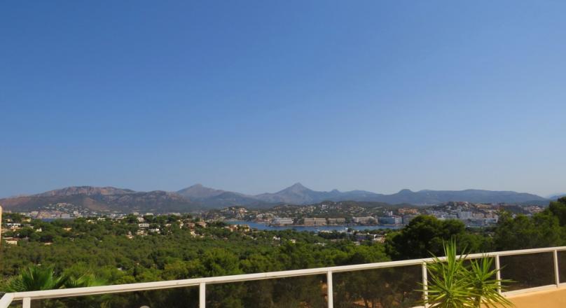 Santa Ponsa. Duplex. With ocean view. And really. In a well-kept complex.