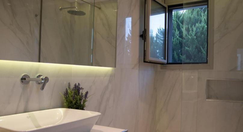 2 adjacent luxury villas for sale on the Athenian Riviera