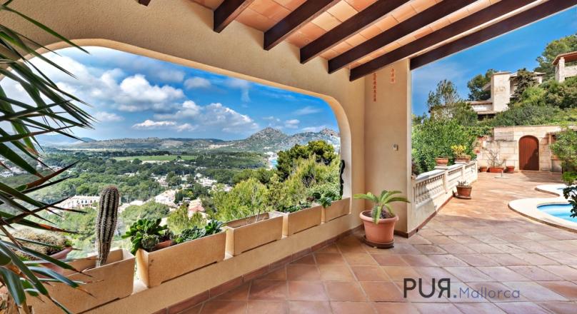 Villa in the northeast. Canyamel. With a lot of space. And small price.