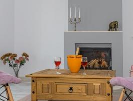 EXPLORE VIRTUALLY! Premium property, duplex class