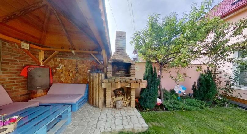 With terrace and gazebo, also suitable for two families, Codlea, Brasov