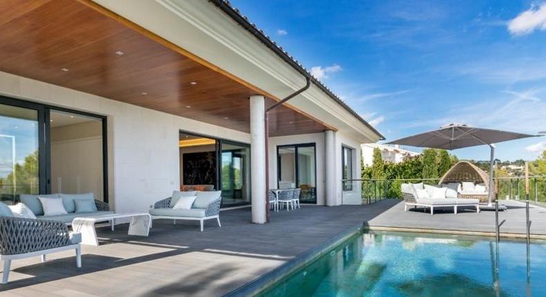 Villa. Close to the golf course. Brand new. Equipment high end.