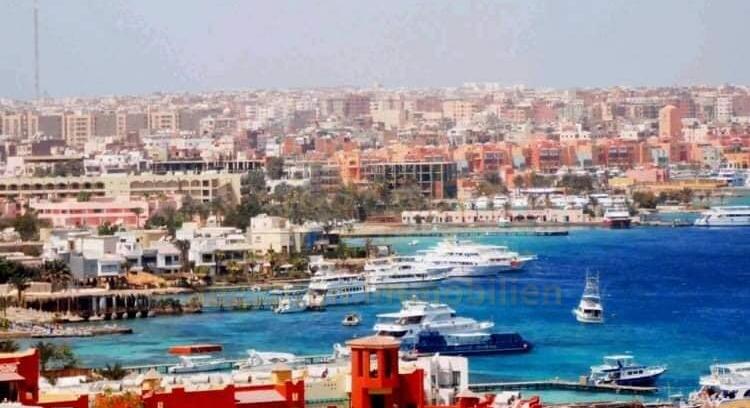 For sale apartment overlooking the sea and pool
