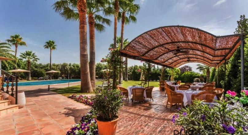 5-star country hotel, 21 rooms / suites, large SPA with indoor pool. 20 minutes to Palma! 