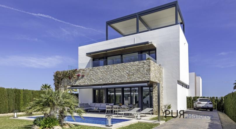 Spacious villa with pool