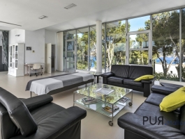 Santa Ponsa. Villa. Holiday rental license. Price. Fits. Sea views.