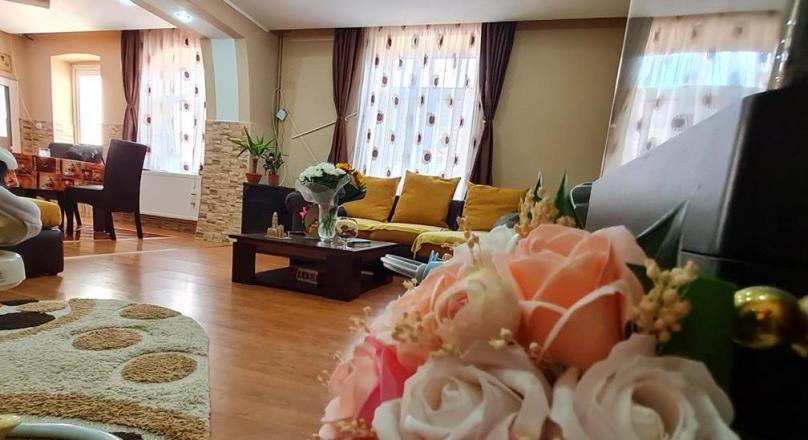 With terrace and gazebo, also suitable for two families, Codlea, Brasov