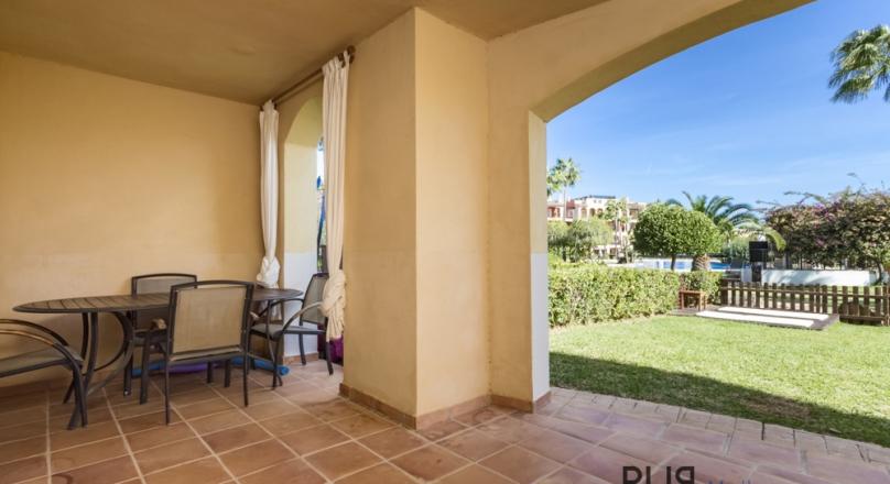 Big apartment. Very well maintained facility. And for dinner on foot to Port Adriano.