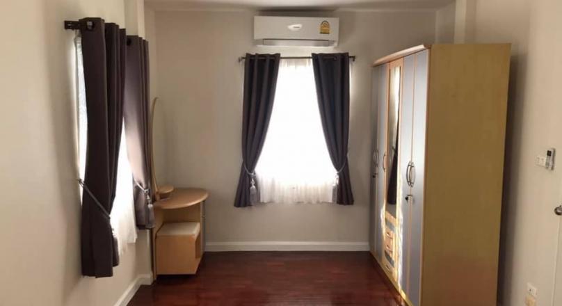 FOR RENT / NICE 2 STORY HOUSE !