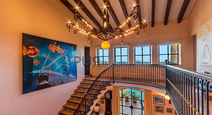 A very special location. A very special property. A very special look. Style PUR.