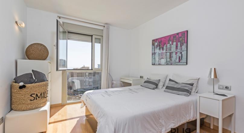 Townhome. View over the city. Penthouse. Above Son Espanyolet. Small but nice.
