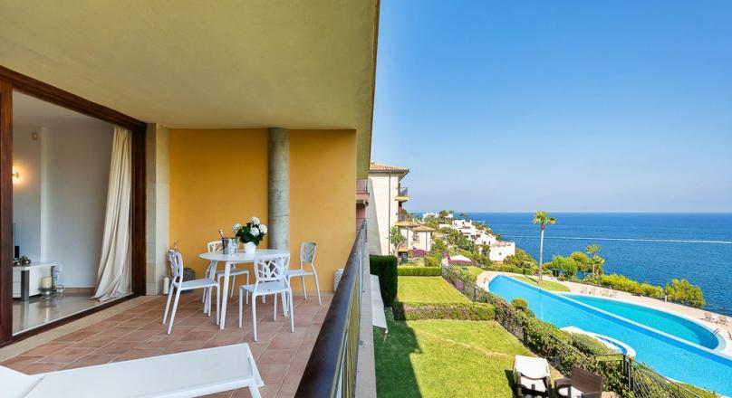 Sol de Mallorca. In the most stately complex. A really big apartment.