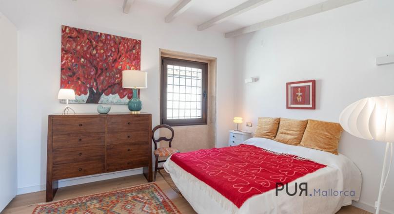Renovated townhouse with pool