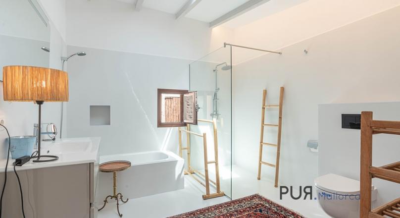 Renovated townhouse with pool