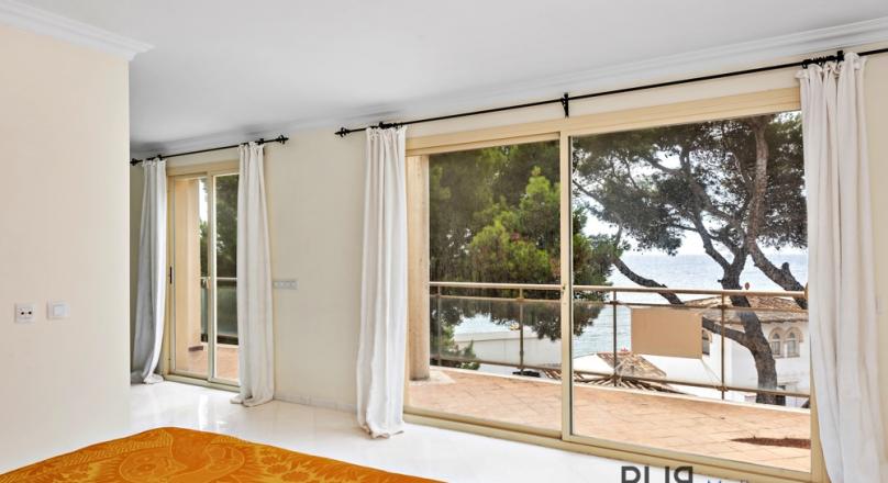 Cala Ratjada. Large penthouse. Right on the harbor. Sea view.